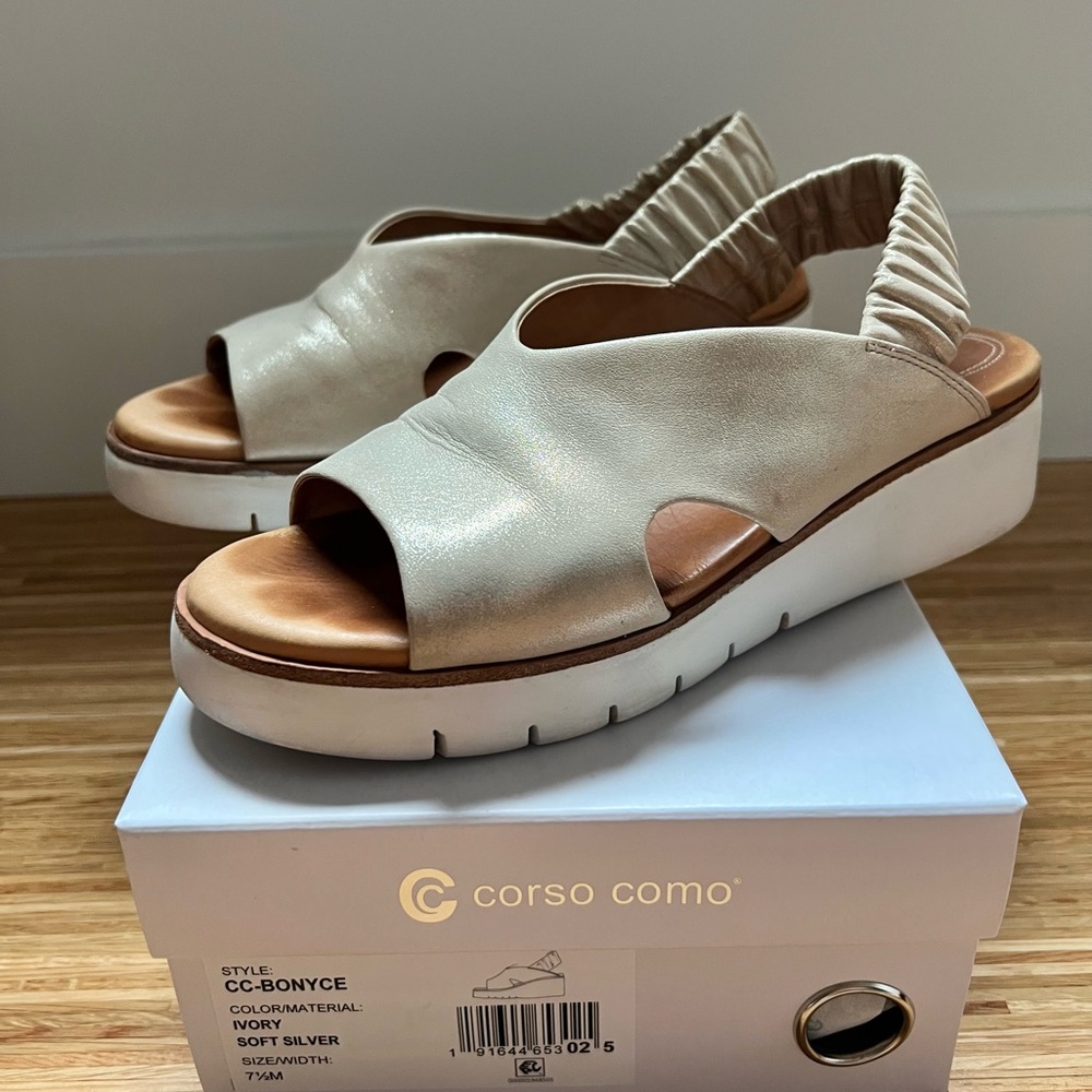 Corso Como Women's Ivory Soft Silver Sandals size 7.5